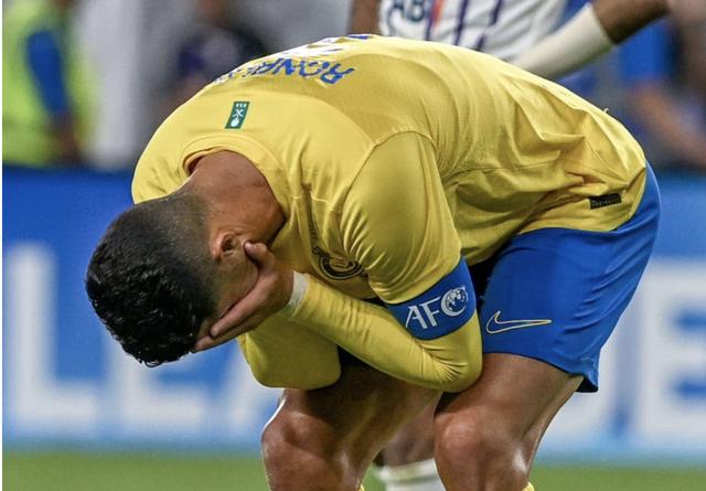 爱游戏中国-内马尔在法国队比赛中持续失利,夺冠引发热议!赛场气氛高涨(内马尔在法国队吗)