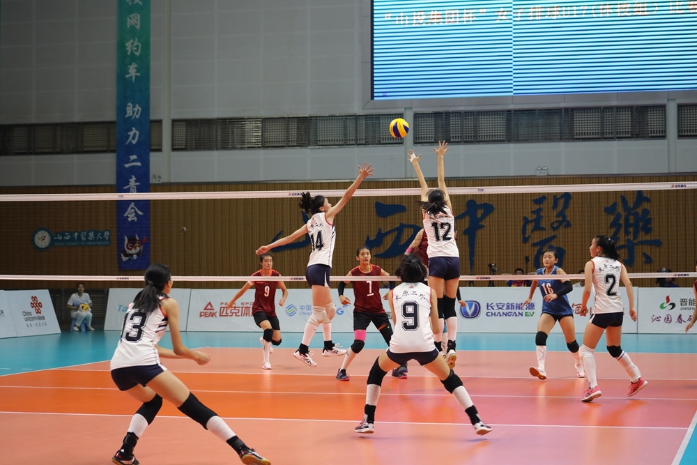 爱游戏中国-洞庭雪豹队鏖战江南暴熊队,排球邀请赛失利,核心复出即建功。边后卫成为亮点的简单介绍