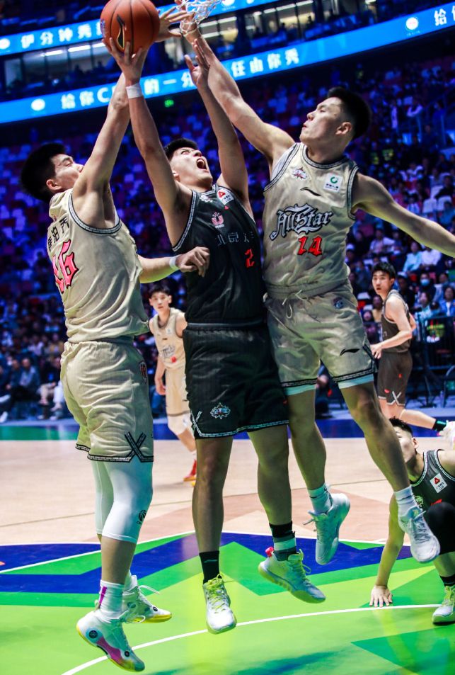 赛地聚焦——全明星赛关键时刻热度飙升；奥兰多魔术临场应变；目标明确；心理建设被强调的简单介绍