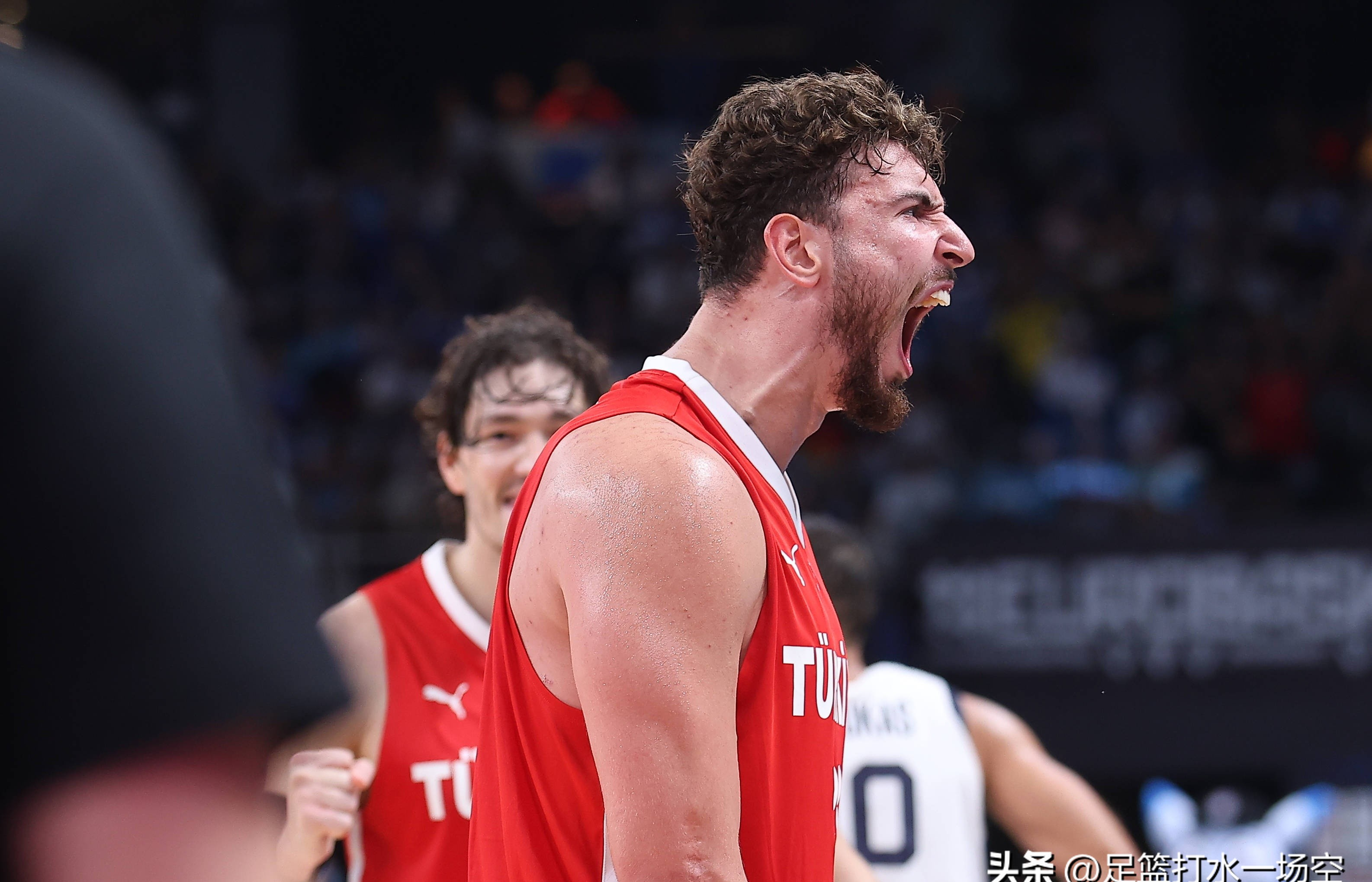 包含太狠了！费德勒连续五场比赛得分超过险胜金州勇士赛后绝杀压哨，国际比赛日国际米兰备战德国杯的词条