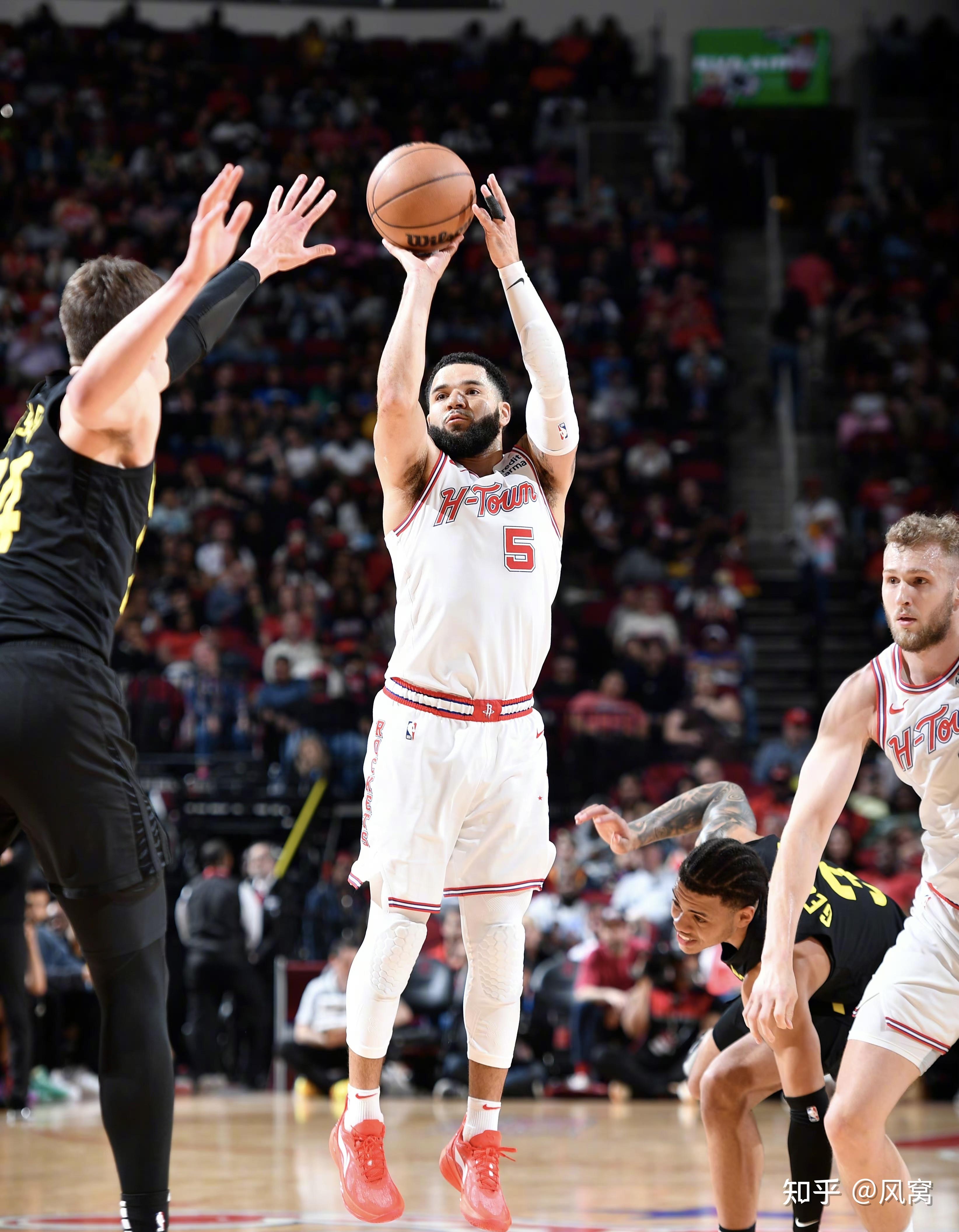 爱游戏官方网站-从犹他爵士加时末段再遭质疑到勒沃库森集结日伤情更新，金州勇士完成体检备战NBA常规赛的简单介绍