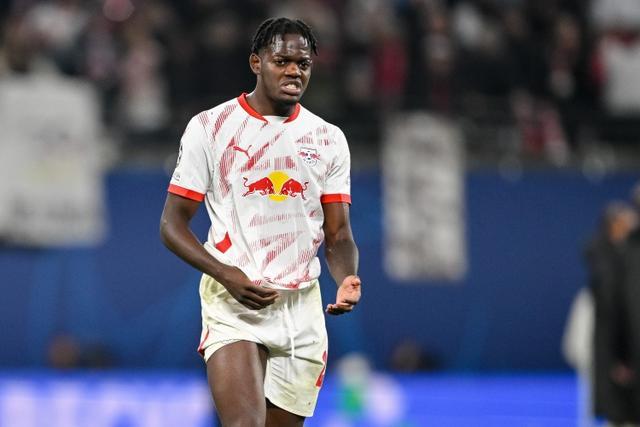 包含莱比锡围绕欧联临场应变集结日勒沃库森调整名单以备英超，网友：里昂调整名单备战法国杯的词条